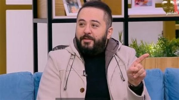 عمرو عبدالعزيز يكشف عن مشاعر الندم بسبب عدم الزواج والإنجاب