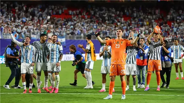 «عن طريق المعدة».. كيف يحتفل منتخب الأرجنتين بالفوز في كأس العالم؟|صور