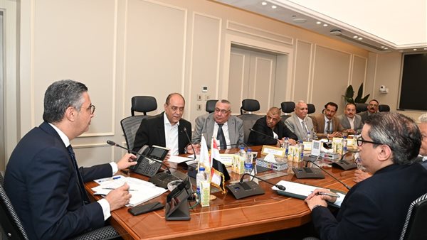 غرفة الجيزة تقدم مطالب التجار لوزير التموين استعدادًا للدعم النقدي