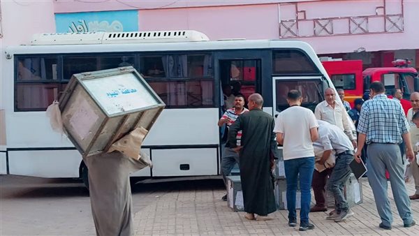 في صناديق معدنية.. وصول صناديق أوراق امتحانات الثانوية العامة 2026
