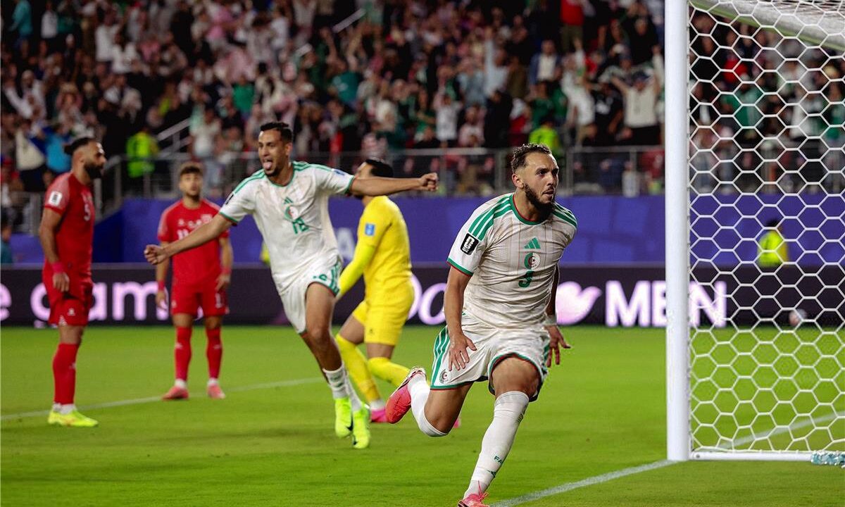 فيديو | الجزائر تحقق فوزًا دراميًا على الأردن بثنائية في كأس العالم