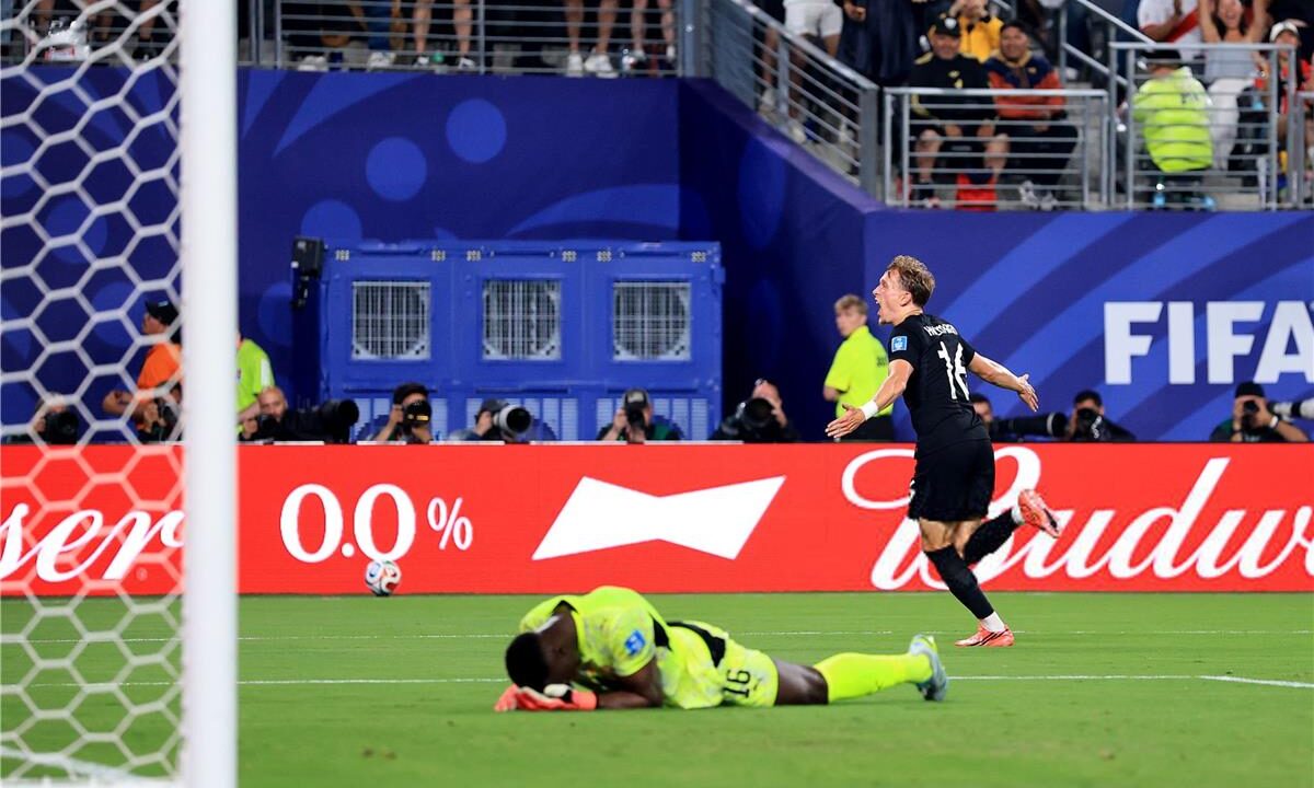 فيديو | بيدرسن يسجل هدف النرويج الاول أمام السنغال في كأس العالم