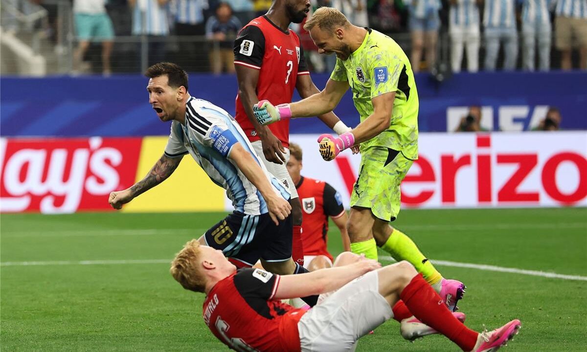 فيديو | ماذا فعل يورجن كلوب مع ميسي بعد فوز الأرجنتين على النمسا؟