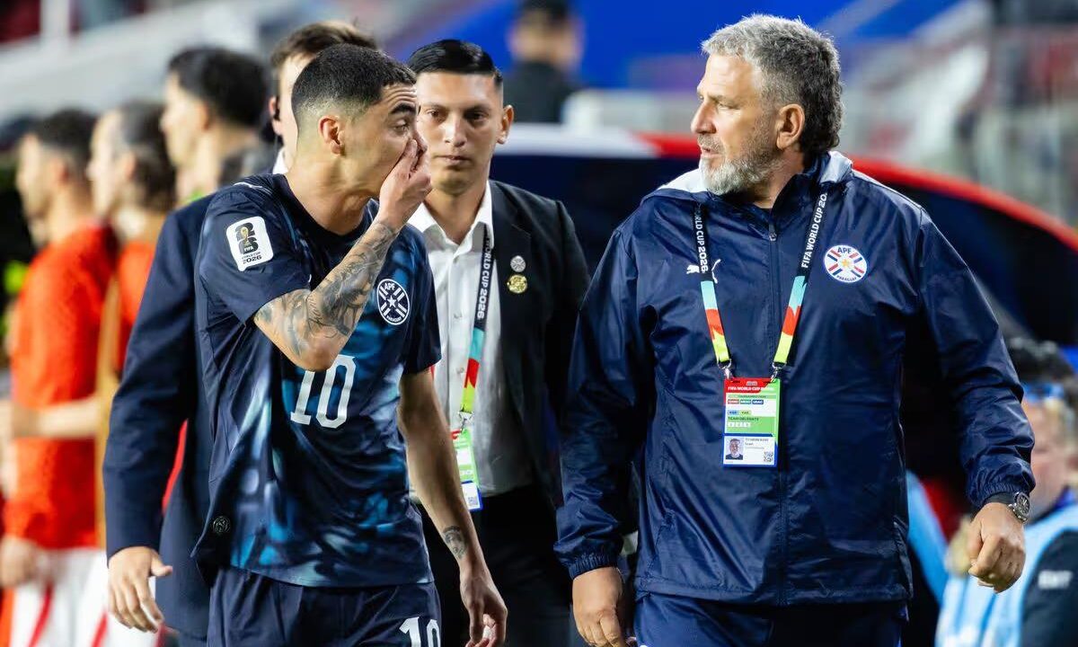 فيفا يعلن عقوبة ألميرون بعد طرده في كأس العالم بسبب قانون فينيسيوس