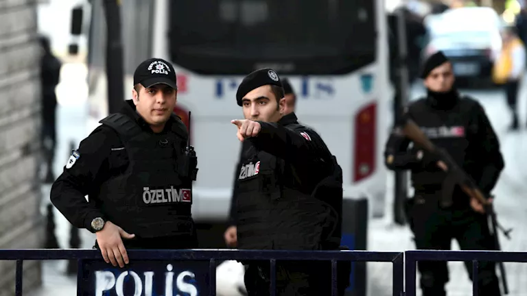 مصرع شخصين طعناً داخل مسجد في تركيا قبل صلاة العشاء