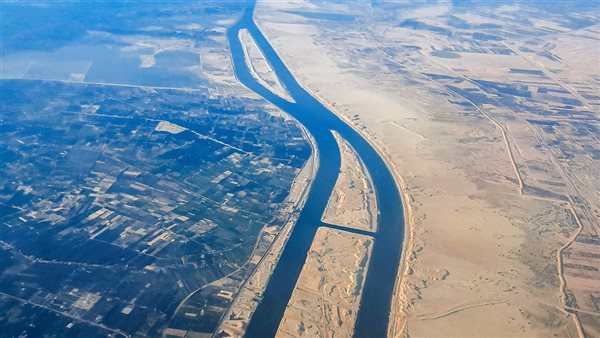 قناة السويس تستعيد الزخم.. ارتفاع حركة الملاحة والإيرادات في أبريل