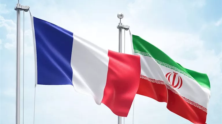 إيران تحذر فرنسا: الوضع في مضيق هرمز حساس ومعقد