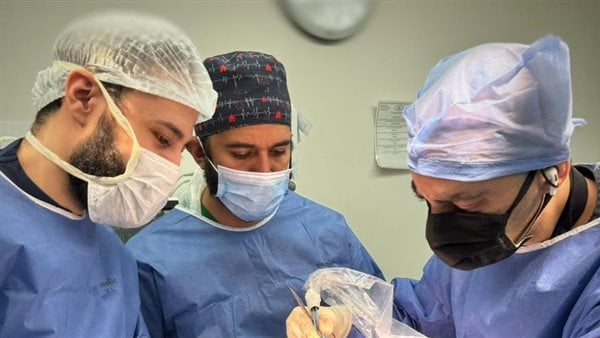 لأول مرة بمجمع الإسماعيلية الطبي.. نجاح تدخل جراحي معقد لاستئصال ورم ضخم بقاع الجمجمة باستخدام تقنية VSP