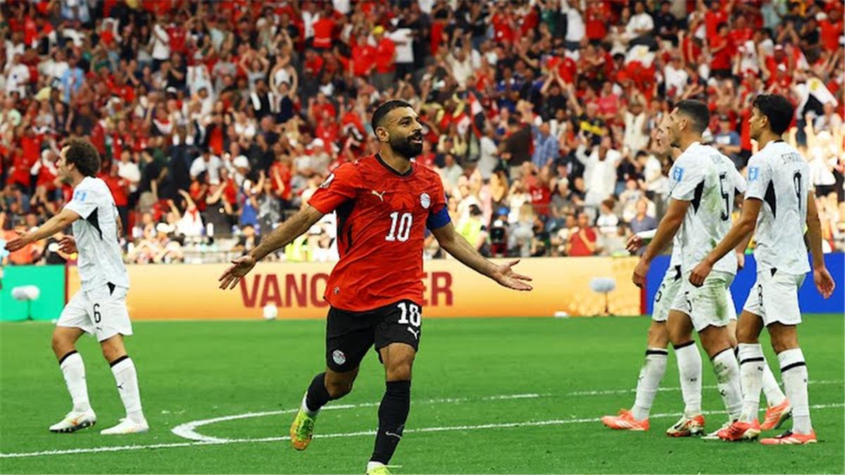لاعب نيوزيلندا يشكك في صحة هدف محمد صلاح: مدافع مصر مزق سروالي وسبب لي ألمًا شديدًا