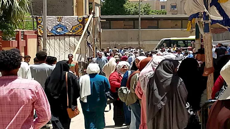 طلاب الثانوية العامة بالنظام القديم يؤدون اليوم امتحان اللغة الأجنبية الثانية