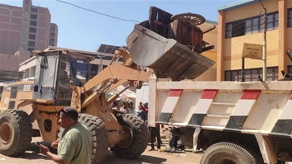 محافظ أسيوط: حملة مكثفة لرفع السوق العشوائي بمحيط الإدارة التعليمية وشارع التحرير بأبنوب تزامنًا مع امتحانات الثانوية العامة
