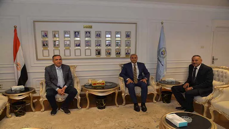 محافظ أسيوط يلتقي برئيس الخدمات البيطرية لدعم الثروة الحيوانية