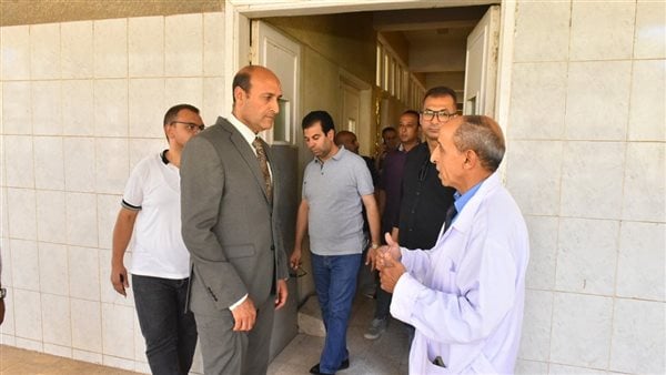 محافظ أسيوط يتفقد مركزي التحصين البيطري وتدريب الأطباء البيطريين بقرية ريفا