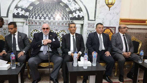 محافظ البحر الأحمر يتلقى واجب العزاء في وفاة الفريق يوسف عفيفي