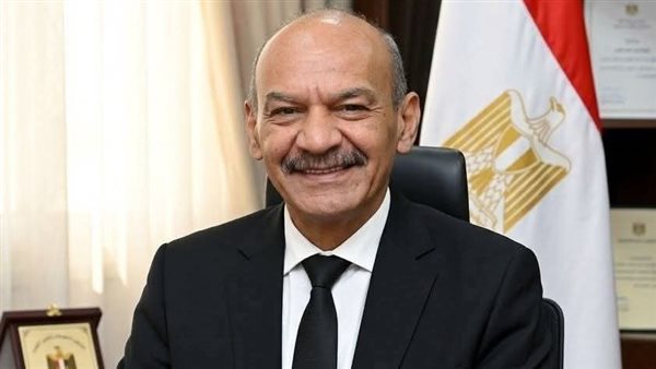 محافظ السويس يوجه برعاية شاملة لفتاة من ذوي الهمم