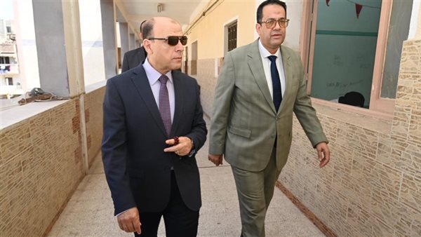 محافظ الغربية يتفقد انتظام لجان الثانوية العامة بكفر الزيات وبسيون