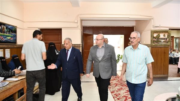 محافظ الفيوم يتفقد عددًا من مقار لجان الامتحانات