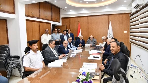 محافظ الفيوم يتفقد عددًا من مقار لجان امتحانات الثانوية العامة