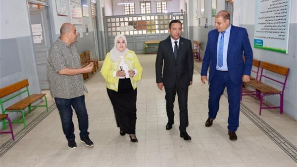 محافظ المنوفية يتفقد عدد من اللجان بمدارس الشهيد أحمد عبد الرحيم السرسي