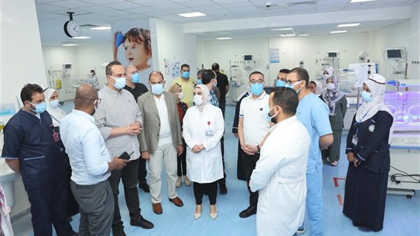 محافظ المنيا ورئيس هيئة الرعاية الصحية يتابعان ميدانيًا جاهزية مستشفى سمالوط النموذجي