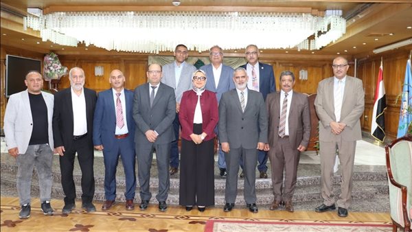 محافظ الوادي تبحث إنتاج بذور القمح مع الطاقة الذرية