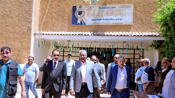 محافظ سوهاج يتفقد لجان الامتحانات بمدارس حي غرب وأخميم