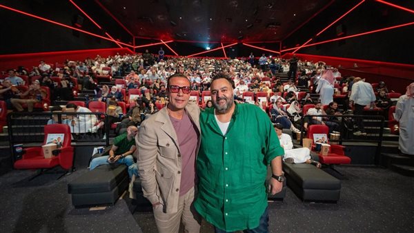 محمد إمام يحتفل باستقبال رائع لفيلم «صقر وكناريا» في السعودية