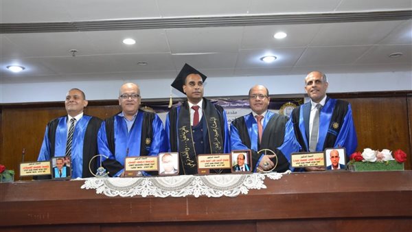 محمود عز الدين: أول معد برامج من ذوي الإعاقة البصرية يحصل على الماجستير بامتياز من جامعة العاصمة