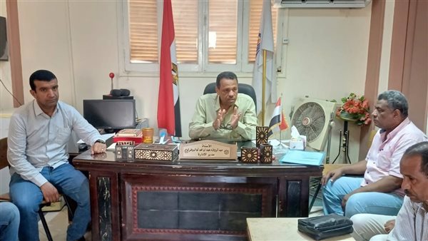 مدير تعليم أبوتشت يناقش الاستعدادات لامتحانات الدور الثاني مع الموجهين الأوائل