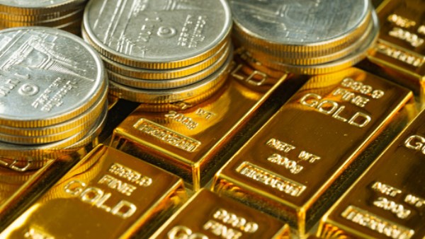 الجنيه الذهب يتراجع إلى 50 ألف جنيه.. ماذا يحدث في السوق المصرية؟|تفاصيل