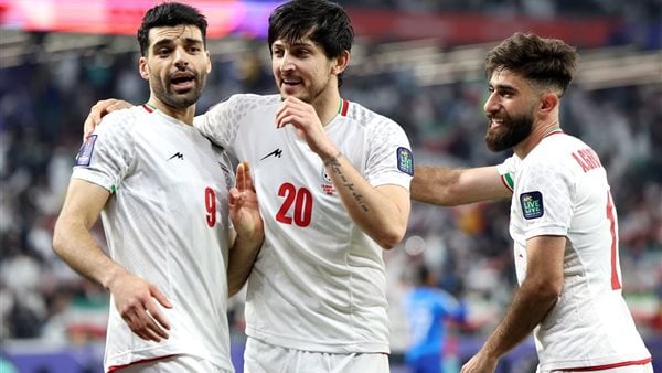 مكتوبة بخط اليد.. منتخب إيران يترك رسالة مؤثرة في غرفة الملابس بلوس أنجلوس