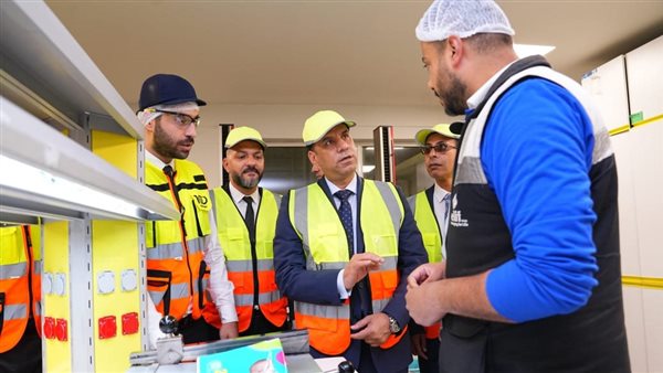 وزير العمل يختتم جولته في الجيزة بزيارة شركة هوتاماكي