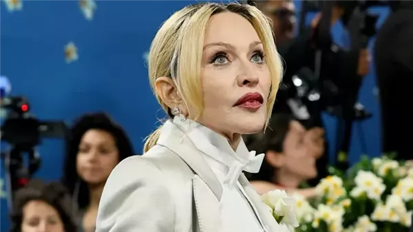من يونيفرسال لـ نتفليكس.. تفاصيل رحلة تحويل فيلم مادونا عن سيرتها الذاتية لمسلسل