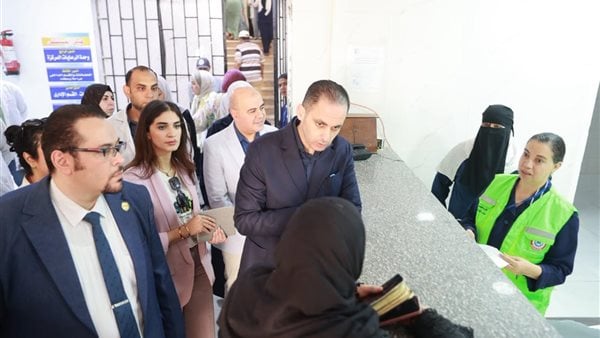 نائب وزير الصحة يتفقد المنشآت الصحية بالشرقية ويوجه بتوفير كرسي أسنان وتحويل المتغيبين عن العمل للتحقيق