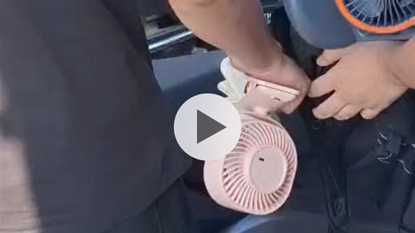 هربًا من حرارة الجو.. طلاب الثانوية العامة يصطحبون مراوح شخصية إلى اللجان في أول أيام الامتحانات