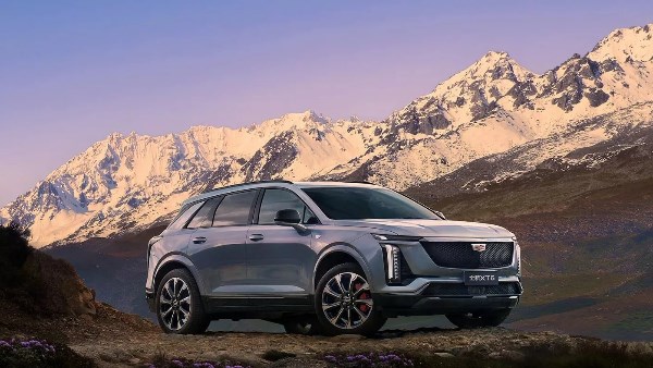هل ستستمر كاديلاك XT5 بمحركات البنزين أم تتجه نحو الكهرباء بالكامل؟