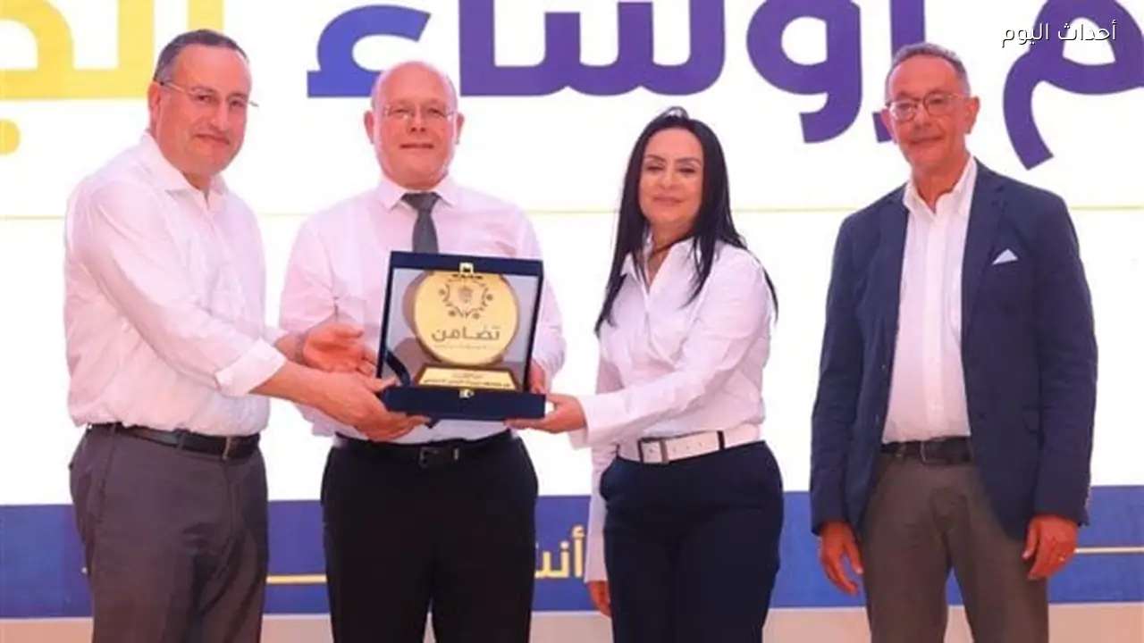 وزارة التضامن الاجتماعي تكرم رئيس جامعة سوهاج ضمن أكثر الجامعات إنجازًا وتعاونًا في تنفيذ برامجها