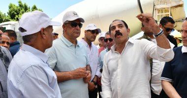 وزير الإنتاج الحربى يواصل تفقد مشروعات “حياة كريمة” بأسيوط