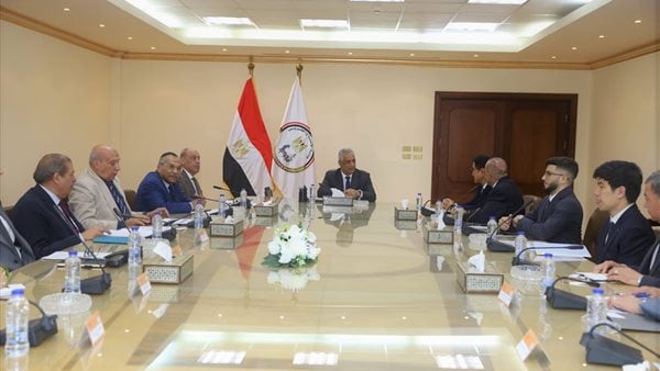 وزير الإنتاج الحربي يبحث مع ممثلي “بونجسان” الكورية الجنوبية فرص الشراكة وتوطين التكنولوجيات الحديثة داخل شركات الوزارة