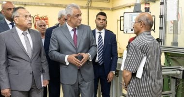 وزير الإنتاج الحربي يتابع سير العمل بشركة أبو زعبل للصناعات المتخصصة