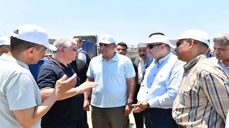 وزير الإنتاج الحربي يتفقد مشروعات حياة كريمة في دمياط ويؤكد على تسريع التنفيذ