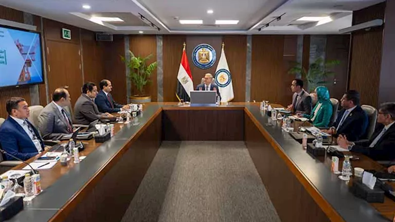 وزير البترول يناقش مع “إيجاس” تسريع تنمية حقول الغاز وجذب الاستثمارات الجديدة