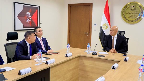 وزير التربية والتعليم يبحث تطوير البنية التكنولوجية