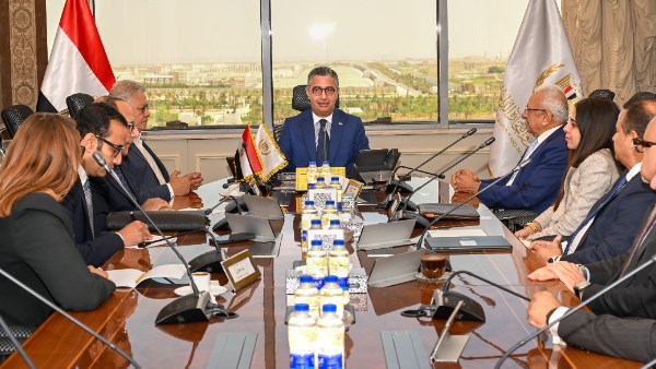 وزير التموين يبحث إدخال إحدى السلاسل ماركت الفرنسية إلى السوق المصرية