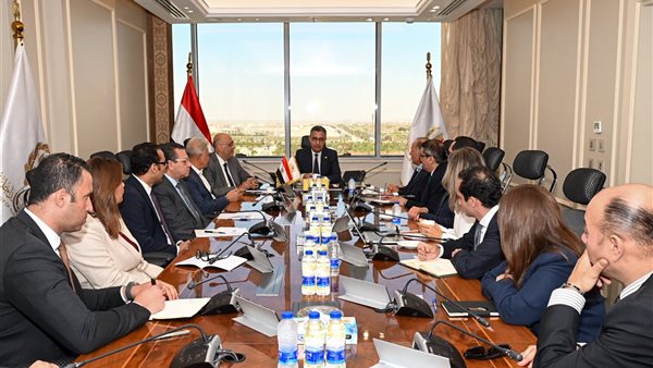 وزير التموين يناقش دعم مشروع “كاري أون” مع “تنمية المشروعات” و”كازيون”