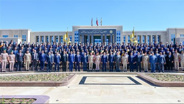 وزير الري يشارك باحتفالية الأكاديمية العسكرية لتخريج دفعة جديدة ممن اجتازوا البرنامج التأهيلي المتكامل