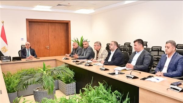 وزير الري يوجه بتحديث خطط الطوارئ للتعامل مع الأزمات وحماية المنشآت المائية