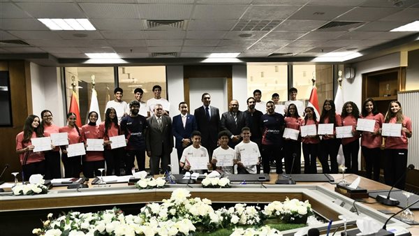 وزير الرياضة يكرم منتخب مصر للبادل بعد فوزه بكأس أفريقيا للناشئين