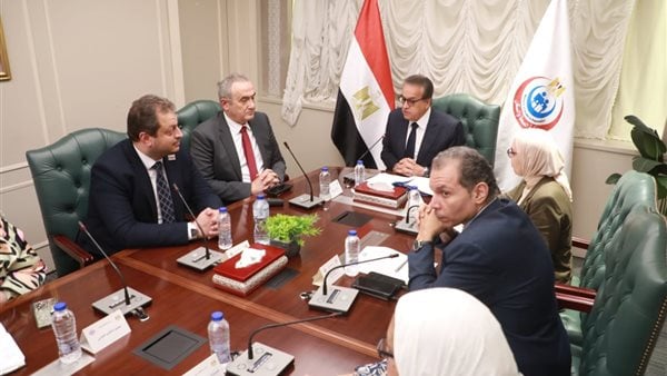 وزير الصحة يبحث مع رئيس مركز باراكير لطب العيون إنشاء فرع بالقاهرة وتعزيز التعاون الطبي