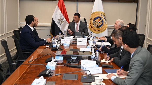 وزير الصناعة: تركيب محطات شمسية لـ7 آلاف مصنع بقدرة 1000 ميجاوات